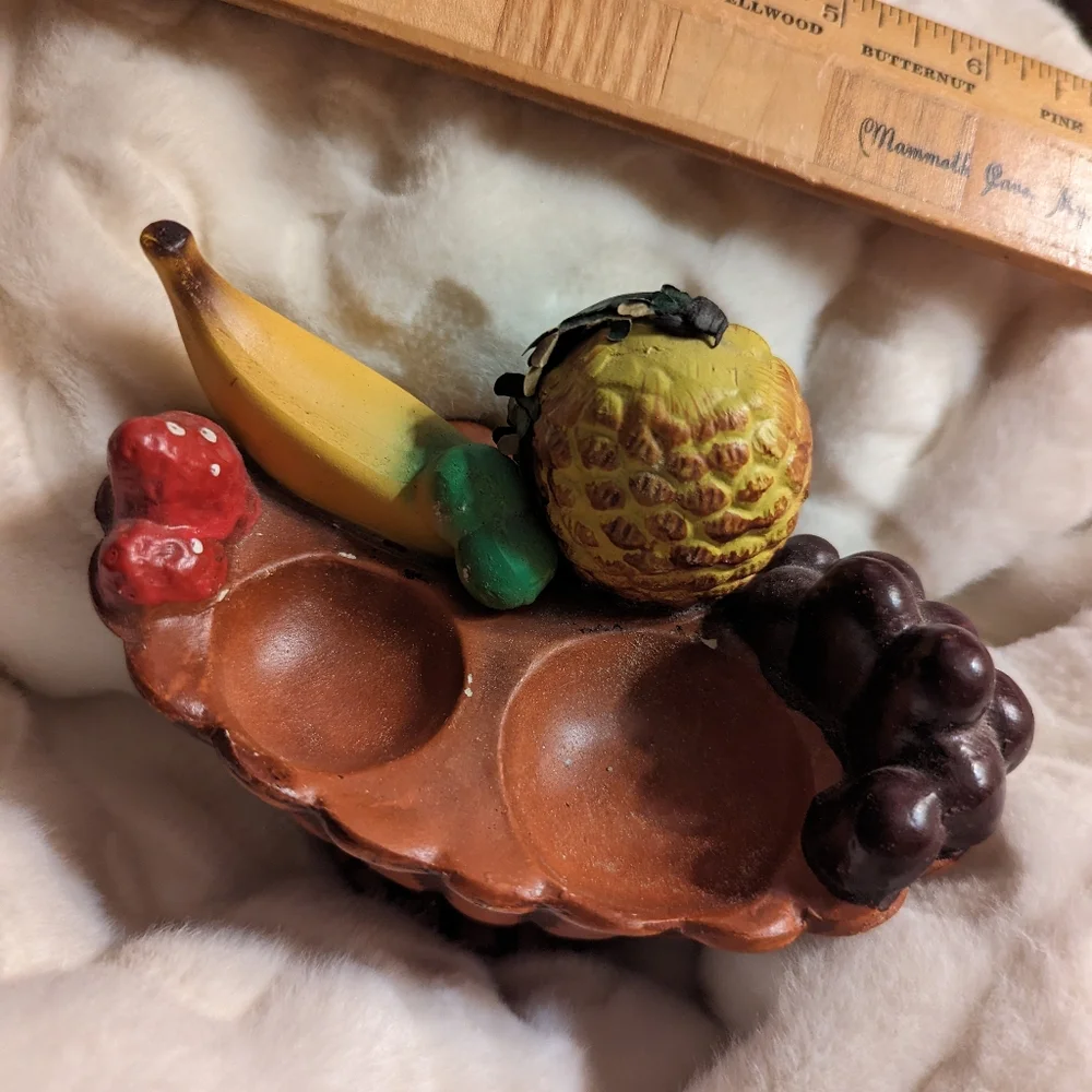 Vintage 1950s fruit basket salt and pepper